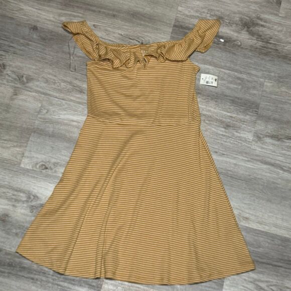 Aeropostale NWT Striped Off-The-Shoulder V-Wire Fit & Flare Dress - Picture 1 of 8